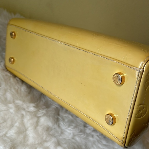 💯Authentic LOUIS VUITTON 
Vernis Brea MM Blanc Corail  Handbag🍀 - Picture 16 of 17